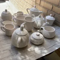 یک نفر خانم یا آقا مسلط به لعاب زنی
