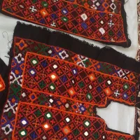 زی آستین هزارآینه، دست دوز