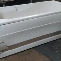 وان حمام با چهارپایه زیر وان