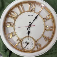 ساعت دیواری در حد نو بدون خط و خش