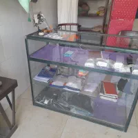 ویترین شیشه ای. آویز روسری