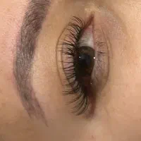 کاشت ناخن و مژه