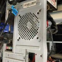 کیس و مانیتور و میز