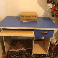 میز تحریر سالم.