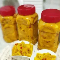 انبه سبز.  و ترشی انبه