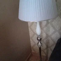 آباژور ایستاده