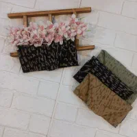 تعدادی لباس نو