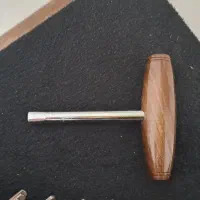 مضراب و آچار کوک و جعبه مضراب سنتور