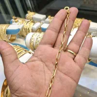 دستبند های نو در طلا فروشی فرهاد