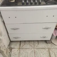 گازشیشه ای با میز سه کشویی