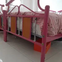 ۲ تخت فلزی به همراه حفاظ و نردبان و دوطبقه شو|تخت و سرویس خواب|تهران, فاطمی|دیوار