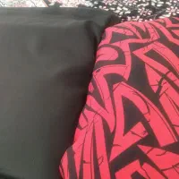 یک قواره پارچه مشکی. سیلک