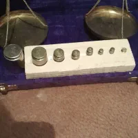 ترازو جیبی قدیمی با وزنه کامل و جعبه|کلکسیون اشیاء عتیقه|ری, شهرری|دیوار