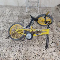 دوچرخه زرد درحدنو