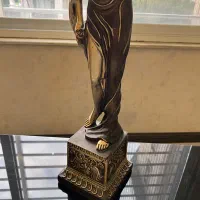 اباژور مجسمه بانو مشعل و میزش|چراغ خواب و آباژور|رشت, گلباغ نماز|دیوار