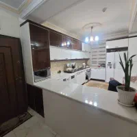 کابینت  های گلاس فقط ۳سال نصب بوده در حد نو