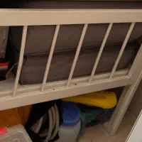 تخت کنار مادر