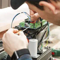 تعمیربرد یو‌پی اس درب‌کرکره برقی‌در سریع ترین زمان|خدمات پیشه و مهارت|بندرعباس, |دیوار