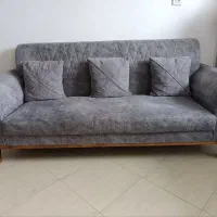 مبل ۷نفره همراه با میز عسلی چوبی