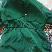 کاپشن در حد|لباس|اقبالیه, |دیوار