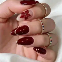 نیازمند مدل برای کاشت ناخن