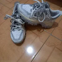 کتونی زنانه|کیف، کفش، کمربند|بومهن, |دیوار