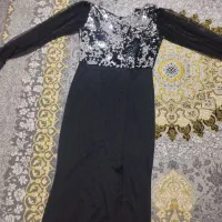دو عدد لباس مجلسی|لباس|سنگر, |دیوار