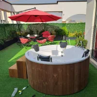 جکوزی  ۴نفره تا ۸ نفره فضا باز و روفگاردن