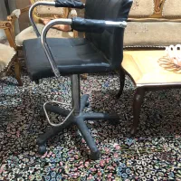 تخت تاتو ، مژه، اپیلاسیون و دو عدد صندلی نو