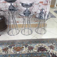 میز عسلی همراه با لوازم دکوری