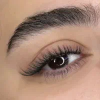 خدمات اکستنشن مژه و لیفت و ناخن قیمت مناسب