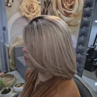 سالن زیبایی وانیا|خدمات آرایشگری و زیبایی|چمران, |دیوار