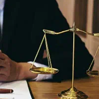 وکیل پایه یک دادگستری
