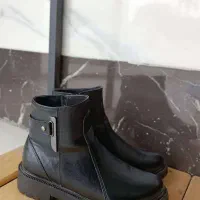 نیم بوت|کیف، کفش، کمربند|اصفهان, نقش جهان|دیوار