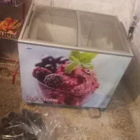 یخچال بستنی بسیار دنج جا دار مثل ساعت کار میکند