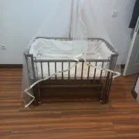 گهواره کنار تخت مادر