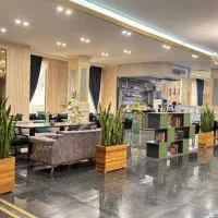 الماس شرق جنب مترو  180متر 80متر حیاط اختصاصی
