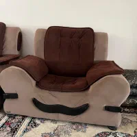 مبل راحتی همراه با میز عسلی