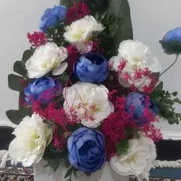 گل مصنوعی . ۳ عدد