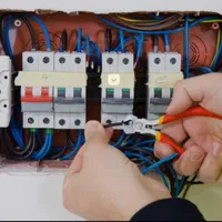 برقکار برق کاری برق کشی اتصالی آیفون لاینر کل قم
