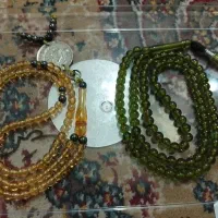 تعداد زیادی تسبیح قیمتی