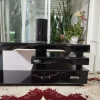میز تلویزیون شیشه ای