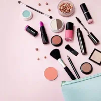 فروشنده با تجربه آرایشی و عطر و ادکلن