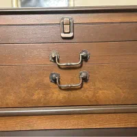 میز عسلی برای قاشق و چنگال