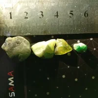 سنگ قیمتی زبرجد و تورمالین