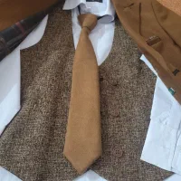یک ست کت ، شلوار ،جلیقه ، پیراهن و کروات  بچه گانه