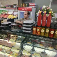 گوشت چرخ‌کرده مخلوط، مرغ، سوسیس و کالباس، زیتون