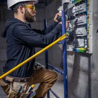 کارآموز برق و شبکه