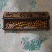 تسبیح چوبی با قاب