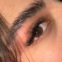 خدمات اکستنشن مژه و لیفت